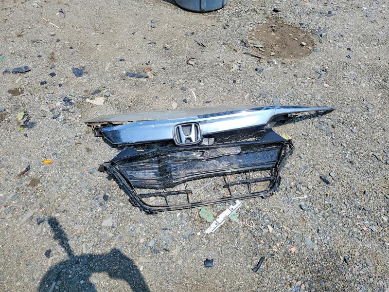 61823546 :رقم المزاد ، 1HGCV1F13JA117959 vin ، 2018 Honda Accord مزاد بيع