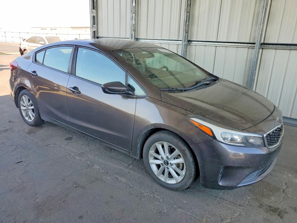61231656 :رقم المزاد ، 3KPFL4A75HE132923 vin ، 2017 Kia Forte مزاد بيع
