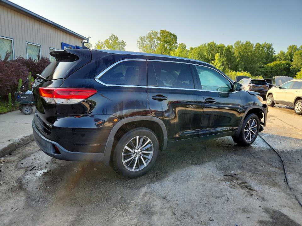 Продажа на аукционе авто 2017 Toyota Highlander, vin: 5TDJZRFH6HS409544, номер лота: 58654106