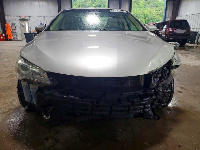 62253076 :رقم المزاد ، 4T4BF1FK7FR468462 vin ، 2015 Toyota Camry مزاد بيع