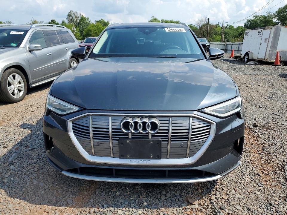 2021 Audi E-tron მანქანა იყიდება აუქციონზე, vin: WA1AAAGEXMB015215, აუქციონის ნომერი: 59686946