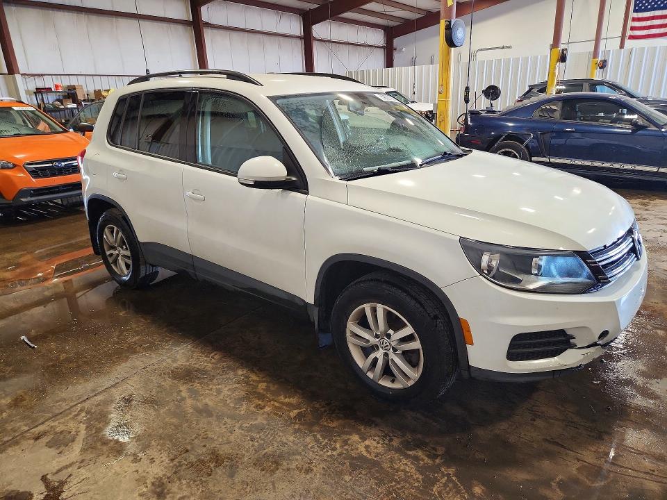 2015 Volkswagen Tiguan მანქანა იყიდება აუქციონზე, vin: WVGBV7AX9FW582633, აუქციონის ნომერი: 59337366