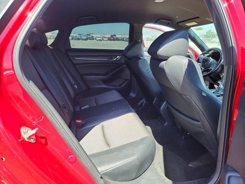 61818346 :رقم المزاد ، 1HGCV1F39JA118728 vin ، 2018 Honda Accord مزاد بيع