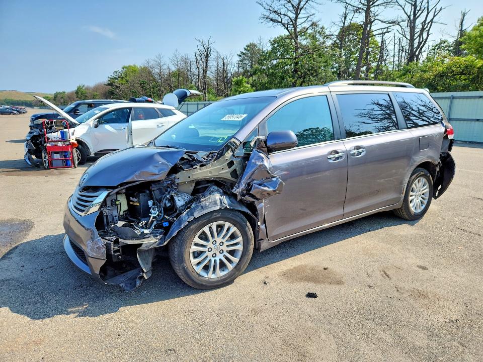 59097046 :رقم المزاد ، 5TDYK3DC2ES491517 vin ، 2014 Toyota Sienna مزاد بيع