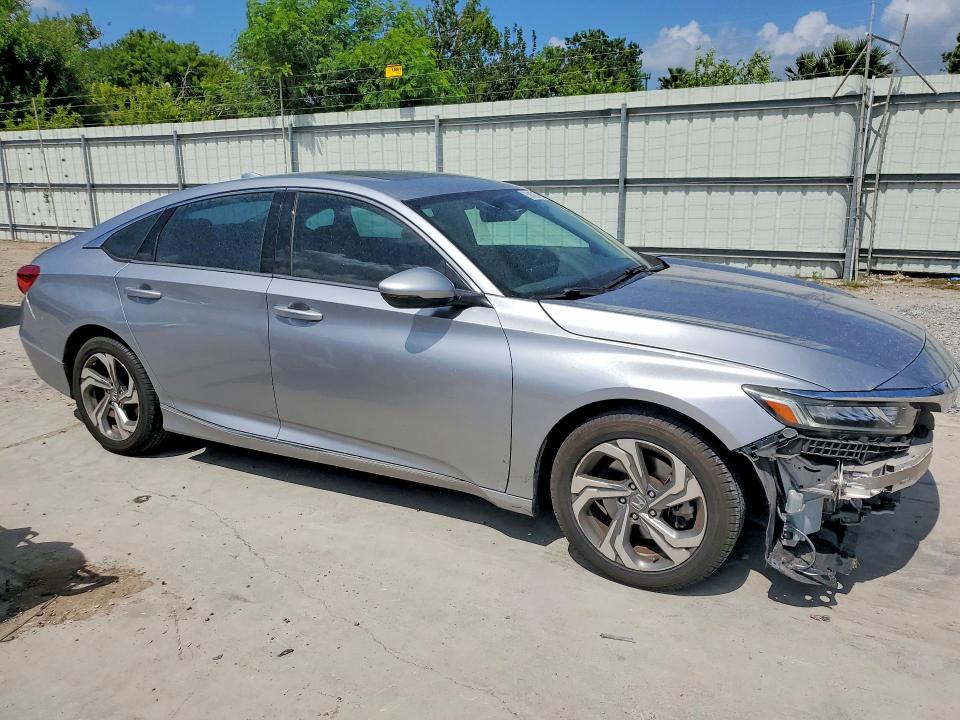 59103726 :رقم المزاد ، 1HGCV2F67JA021107 vin ، 2018 Honda Accord مزاد بيع