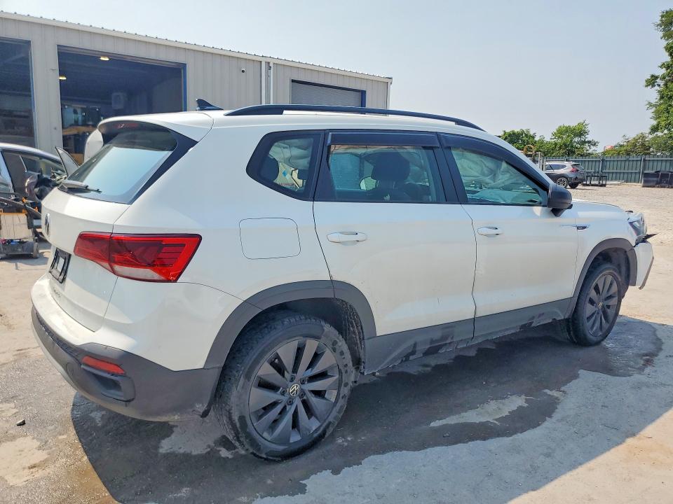 Продаж на аукціоні авто 2024 Volkswagen Taos, vin: 3VV5X7B26RM103685, номер лоту: 62882166