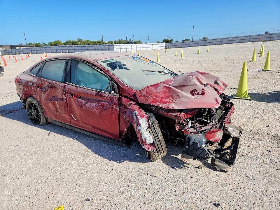 60451296 :رقم المزاد ، 1FADP3F27GL295362 vin ، 2016 Ford Focus مزاد بيع