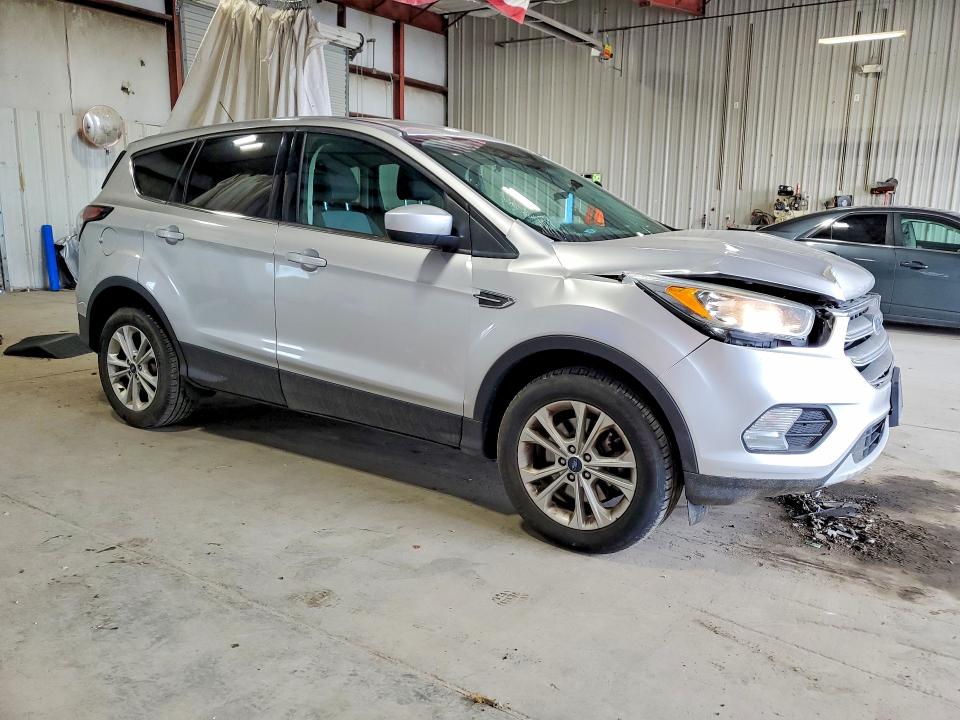 60787936 :رقم المزاد ، 1FMCU9GD6HUA84940 vin ، 2017 Ford Escape مزاد بيع