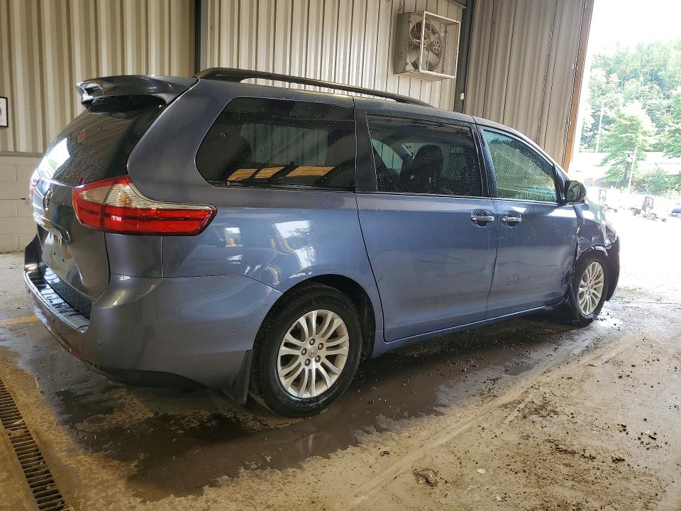 Auction sale of the 2017 Toyota Sienna, vin: 5TDYZ3DC5HS772887, lot number: 61165986