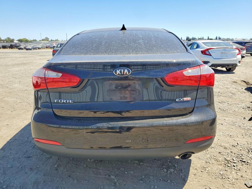 61424196 :رقم المزاد ، KNAFX4A8XF5364369 vin ، 2015 Kia Forte مزاد بيع