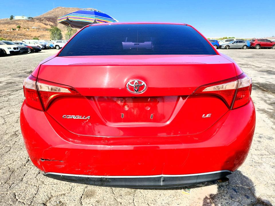 62846296 :رقم المزاد ، 2T1BURHE0JC984808 vin ، 2018 Toyota Corolla مزاد بيع