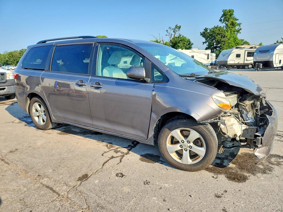 2017 Toyota Sienna მანქანა იყიდება აუქციონზე, vin: 5TDKZ3DC1HS884043, აუქციონის ნომერი: 62049066