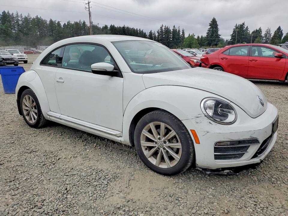 59921926 :رقم المزاد ، 3VWJ17AT6HM606671 vin ، 2017 Volkswagen Beetle مزاد بيع