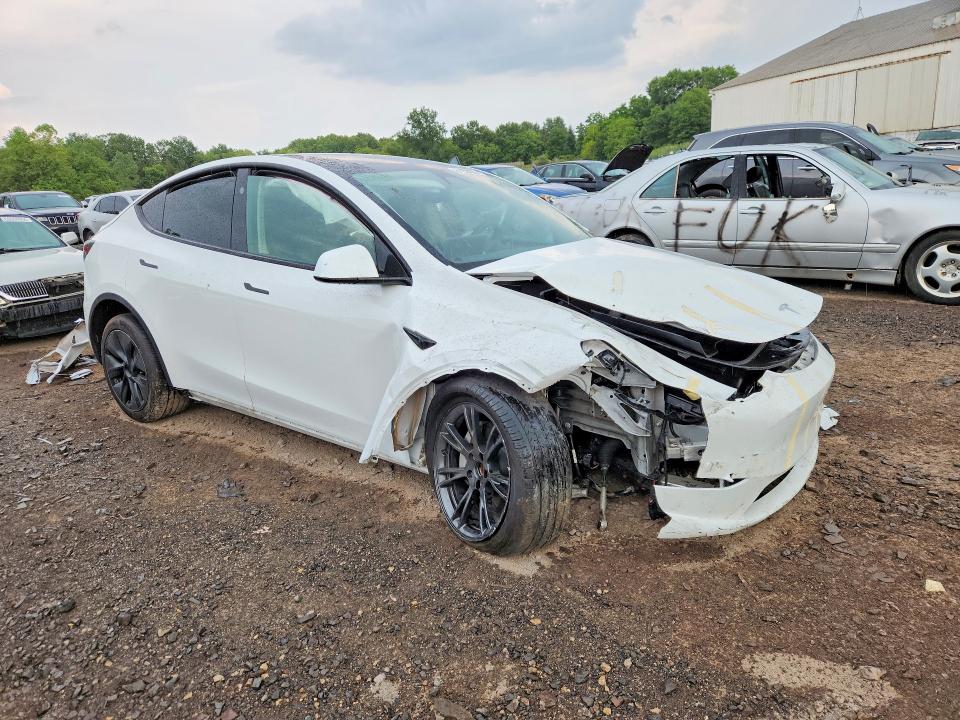 61953026 :رقم المزاد ، 7SAYGDED3RF129160 vin ، 2024 Tesla Model Y مزاد بيع