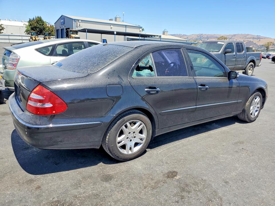 61520956 :رقم المزاد ، WDBUF65J25A660996 vin ، 2005 Mercedes-benz E مزاد بيع