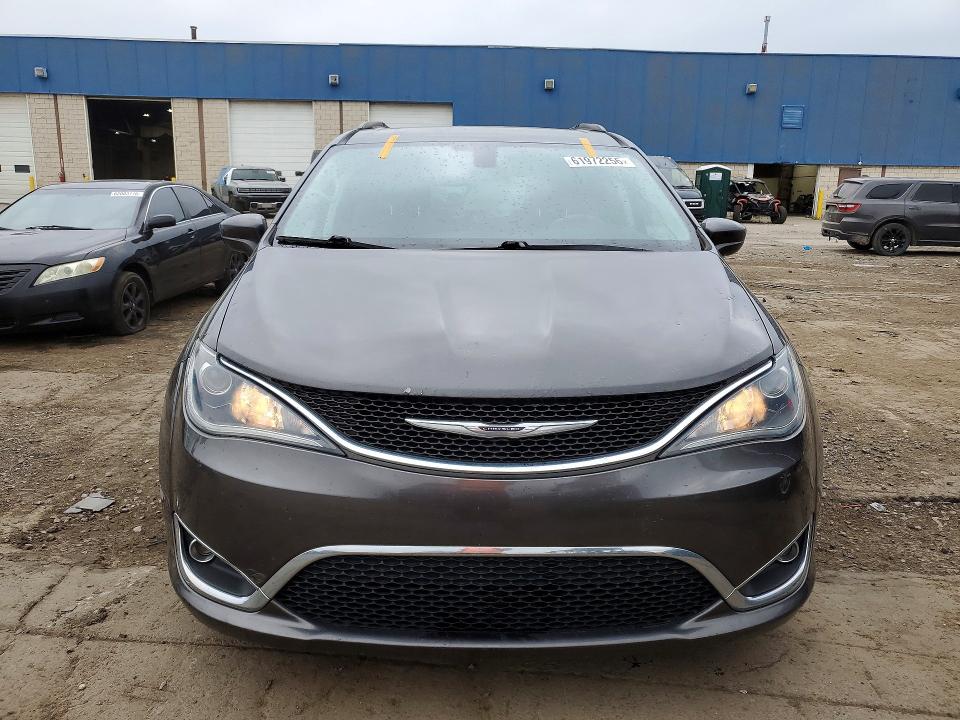 61972256 :رقم المزاد ، 2C4RC1BG0HR778542 vin ، 2017 Chrysler Pacifica مزاد بيع