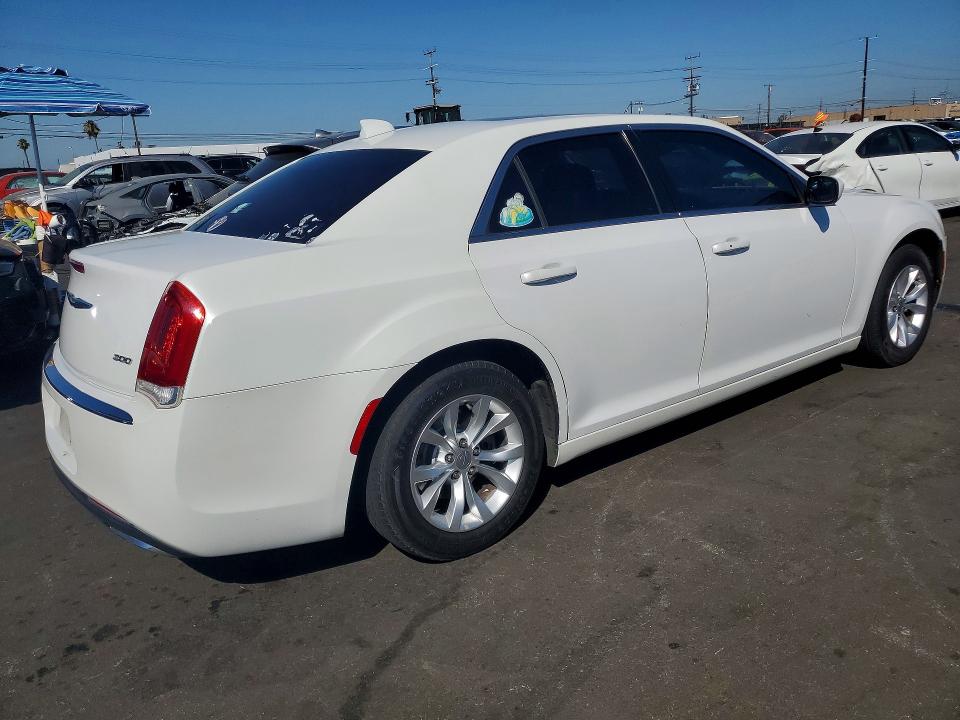 61044156 :رقم المزاد ، 2C3CCAAG5FH785775 vin ، 2015 Chrysler 300 مزاد بيع
