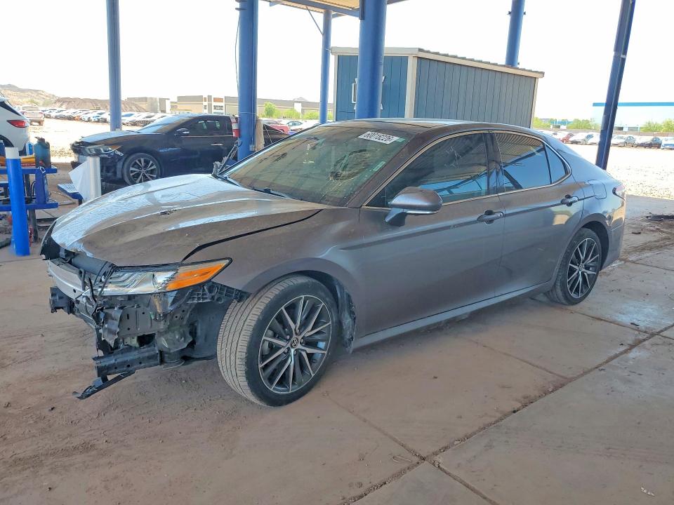 60018226 :رقم المزاد ، 4T1FZ1AK4MU050318 vin ، 2021 Toyota Camry مزاد بيع