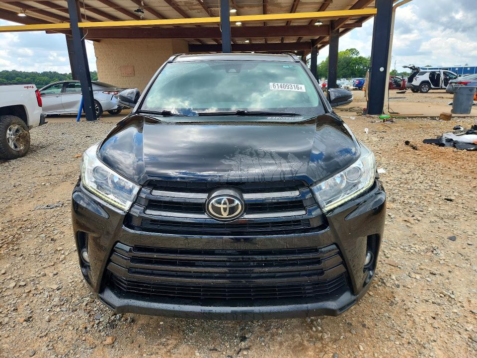 Auction sale of the 2017 Toyota Highlander, vin: 5TDJZRFH8HS403082, lot number: 61409316