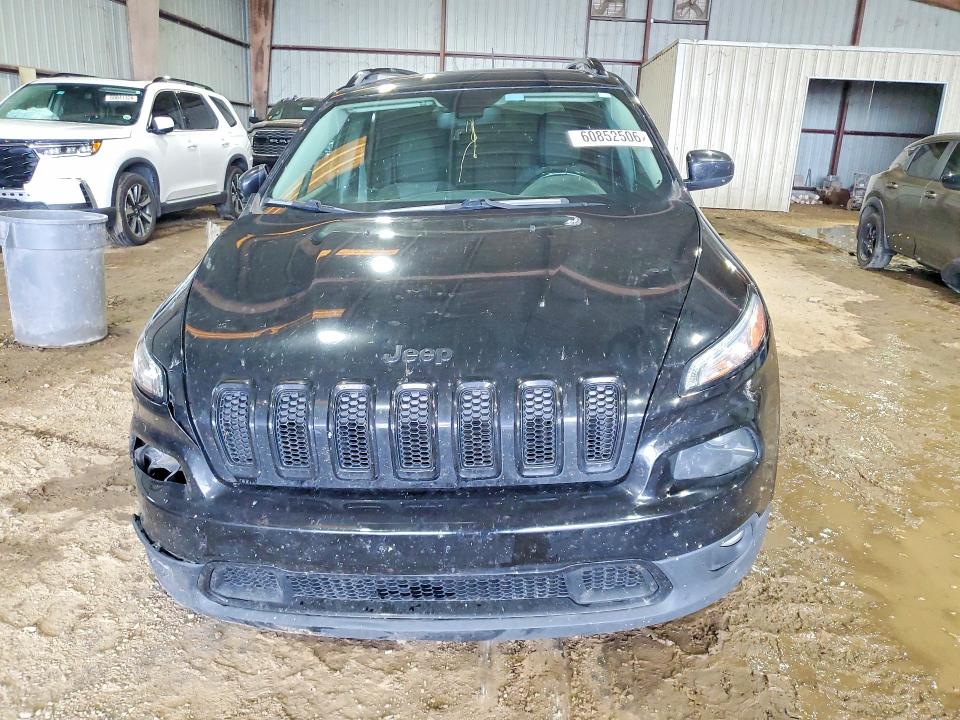 60852506 :رقم المزاد ، 1C4PJLCB7JD557458 vin ، 2018 Jeep Cherokee مزاد بيع