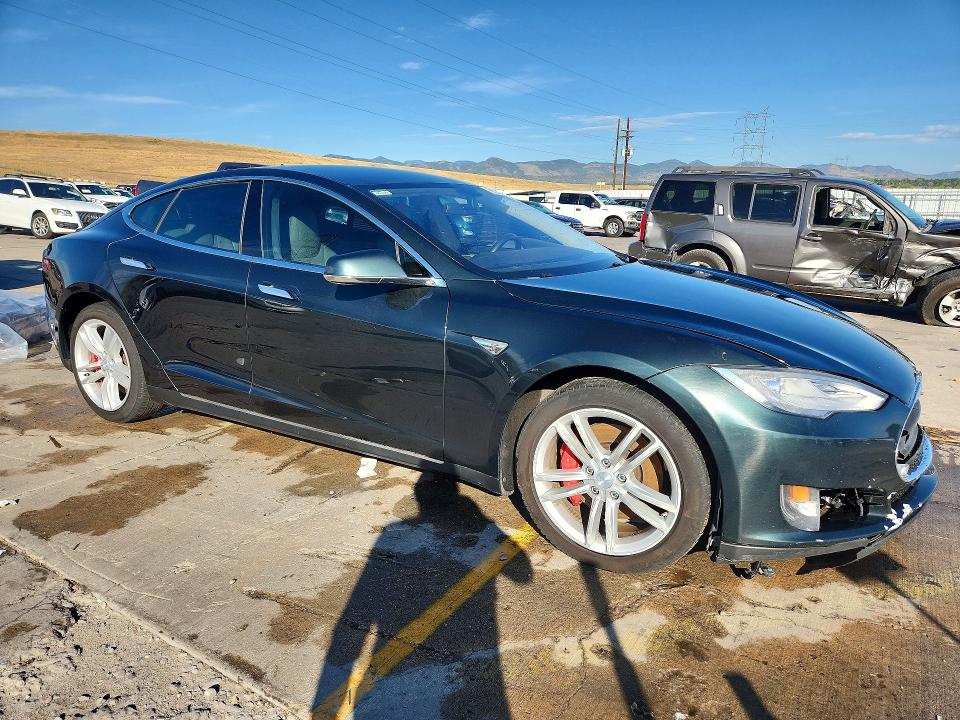 Продажа на аукционе авто 2014 Tesla Model S, vin: 5YJSA1H16EFP32943, номер лота: 62327946