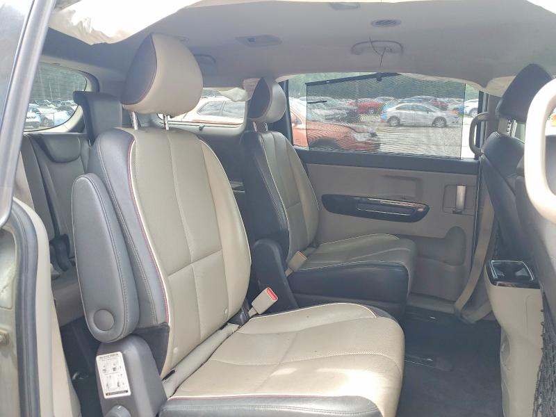 63028246 :رقم المزاد ، KNDMC5C13F6022719 vin ، 2015 Kia Sedona مزاد بيع