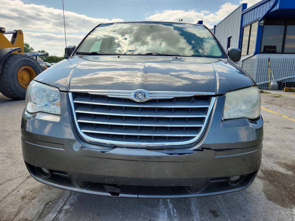 62453346 :رقم المزاد ، 2A4RR5D19AR415784 vin ، 2010 Chrysler Town & Country مزاد بيع