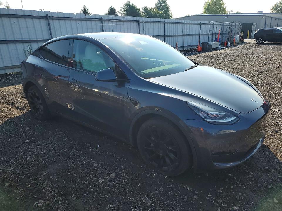 62912286 :رقم المزاد ، 7SAYGDEE5NF358684 vin ، 2022 Tesla Model Y مزاد بيع