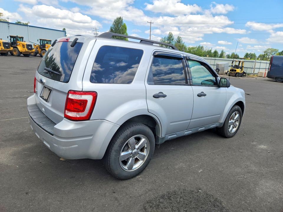 61724646 :رقم المزاد ، 1FMCU9D74BKC49885 vin ، 2011 Ford Escape مزاد بيع
