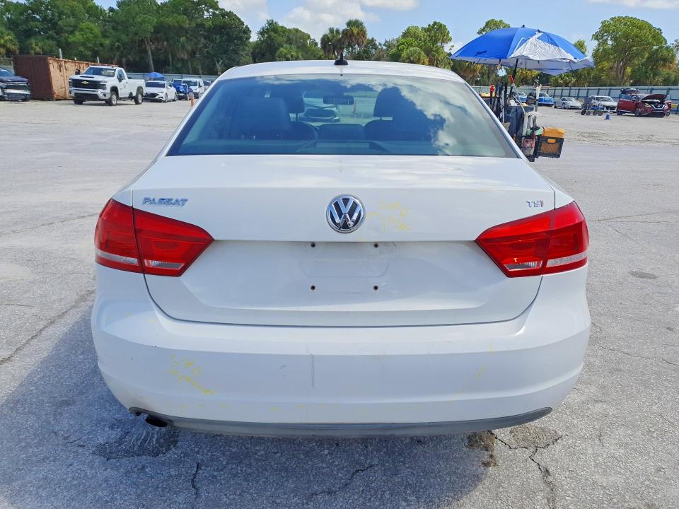 62026016 :رقم المزاد ، 1VWAT7A3XFC005918 vin ، 2015 Volkswagen Passat مزاد بيع