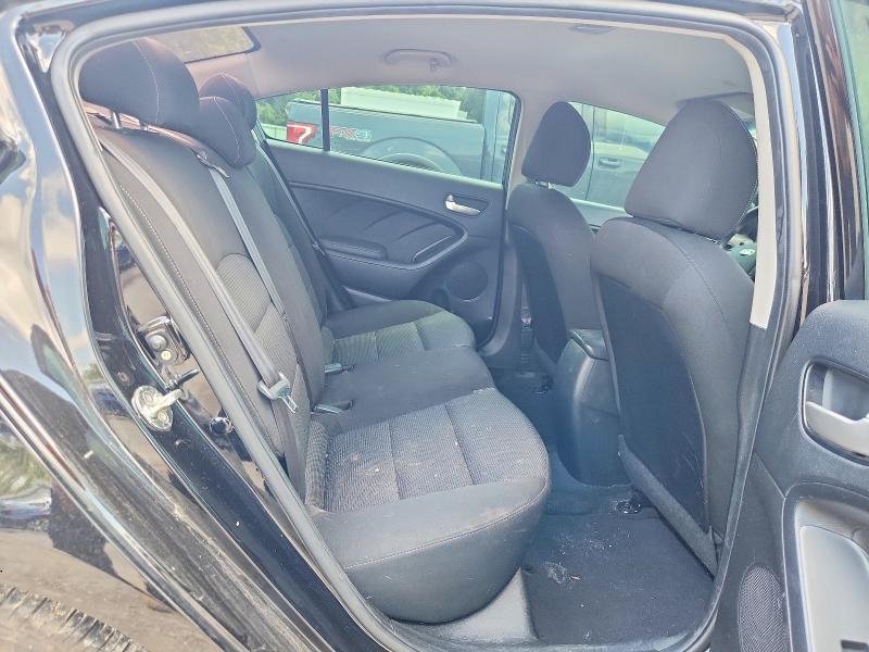 60230156 :رقم المزاد ، 3KPFK4A77JE197135 vin ، 2018 Kia Forte مزاد بيع