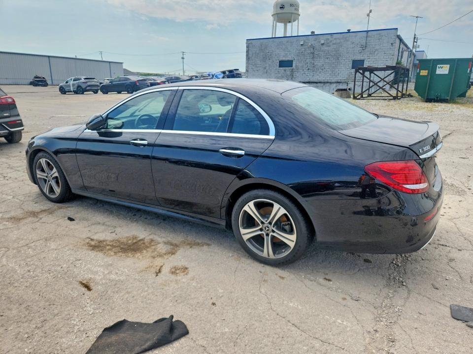 60272956 :رقم المزاد ، WDDZF4KB4JA472019 vin ، 2018 Mercedes-benz E مزاد بيع