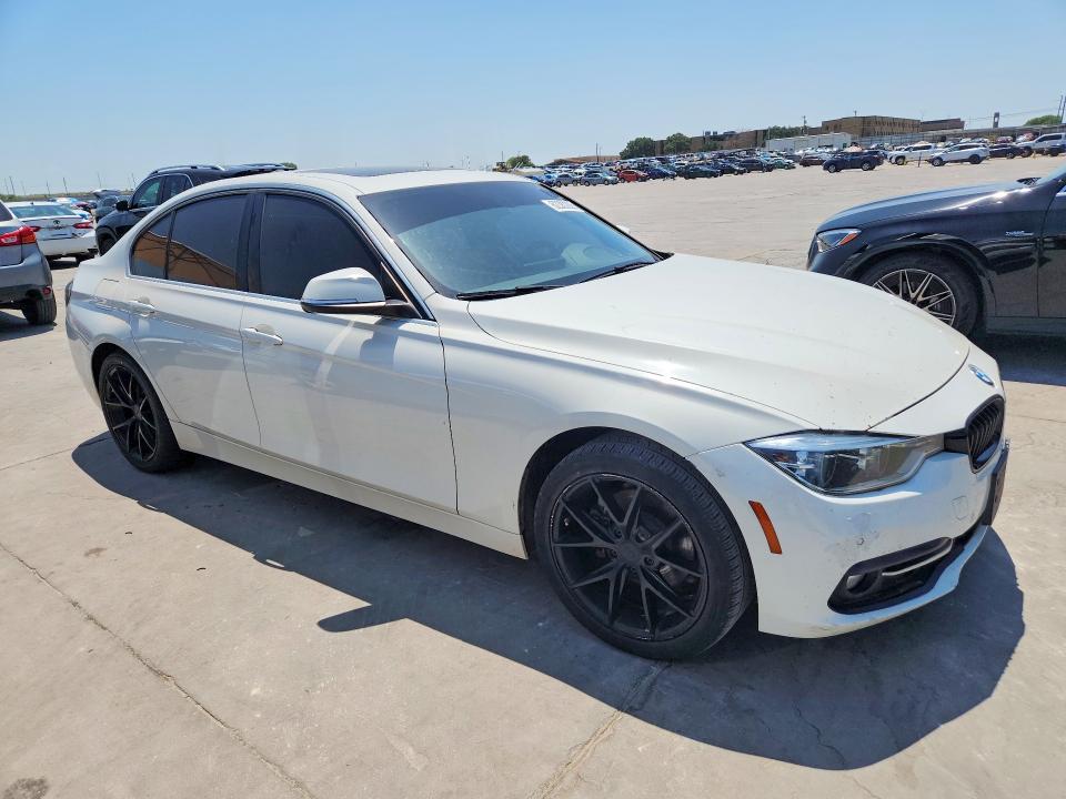 62383206 :رقم المزاد ، WBA8B9G51JNU96012 vin ، 2018 Bmw 330 مزاد بيع