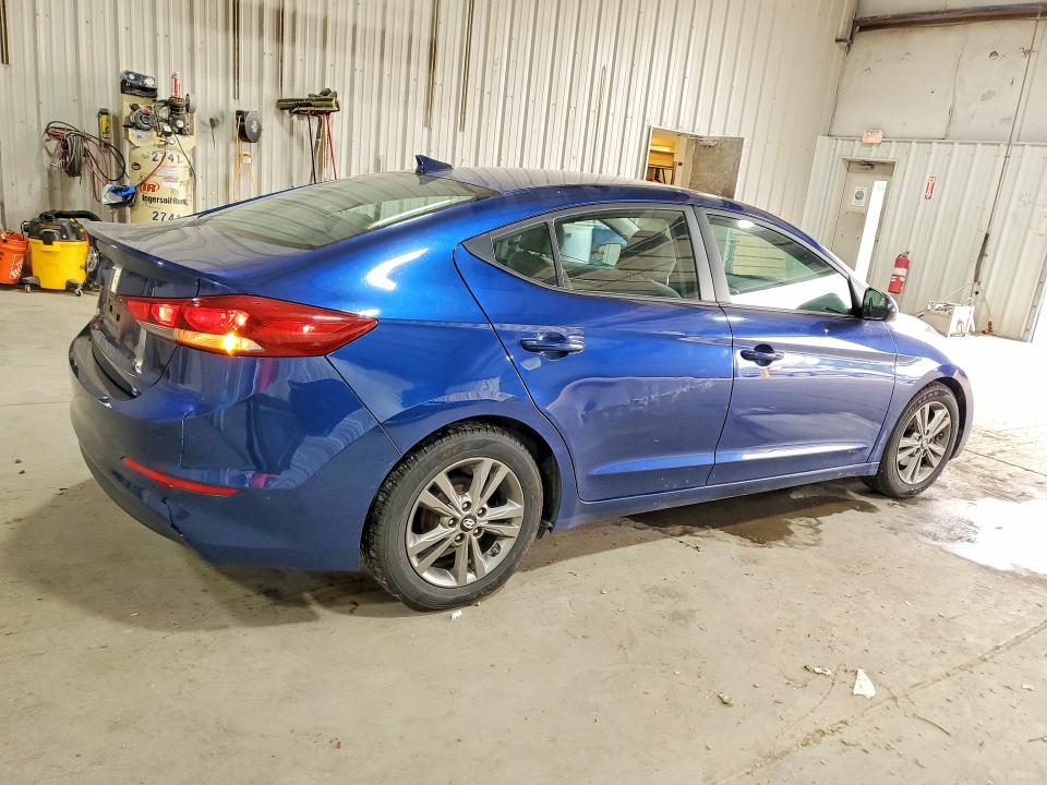 61031736 :رقم المزاد ، 5NPD84LF3HH107432 vin ، 2017 Hyundai Elantra مزاد بيع