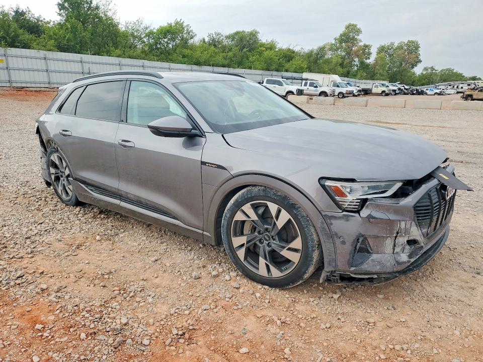 Продажа на аукционе авто 2022 Audi E-tron, vin: WA1AAAGE6NB012331, номер лота: 62277926