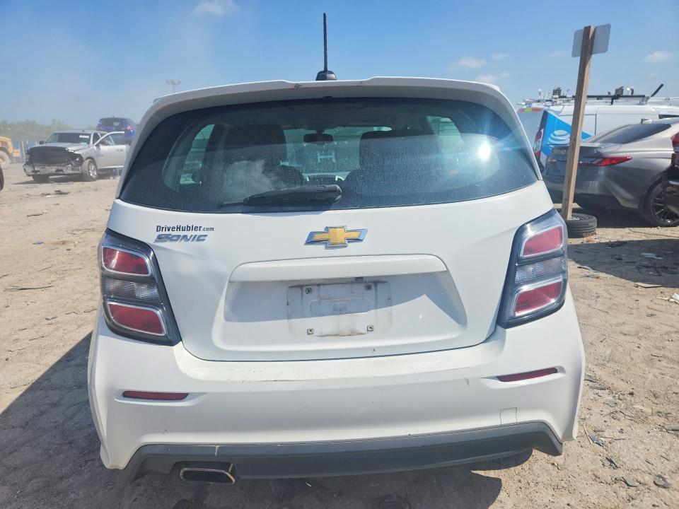 59137136 :رقم المزاد ، 1G1JG6SH1H4143221 vin ، 2017 Chevrolet Sonic مزاد بيع