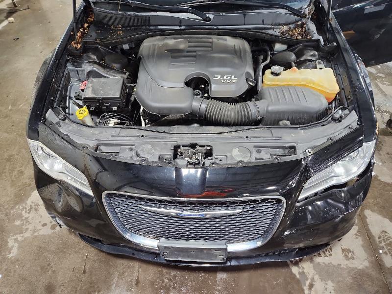60050386 :رقم المزاد ، 2C3CCARG7JH226760 vin ، 2018 Chrysler 300 مزاد بيع
