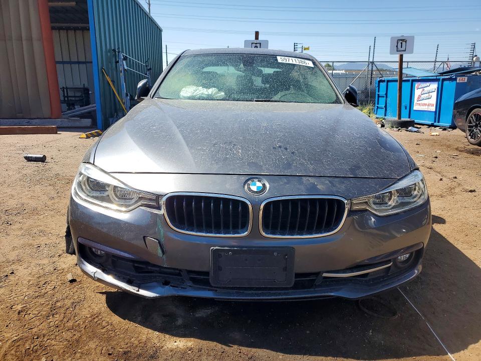 59711386 :رقم المزاد ، WBA8D9C57JA607735 vin ، 2018 Bmw 330 مزاد بيع