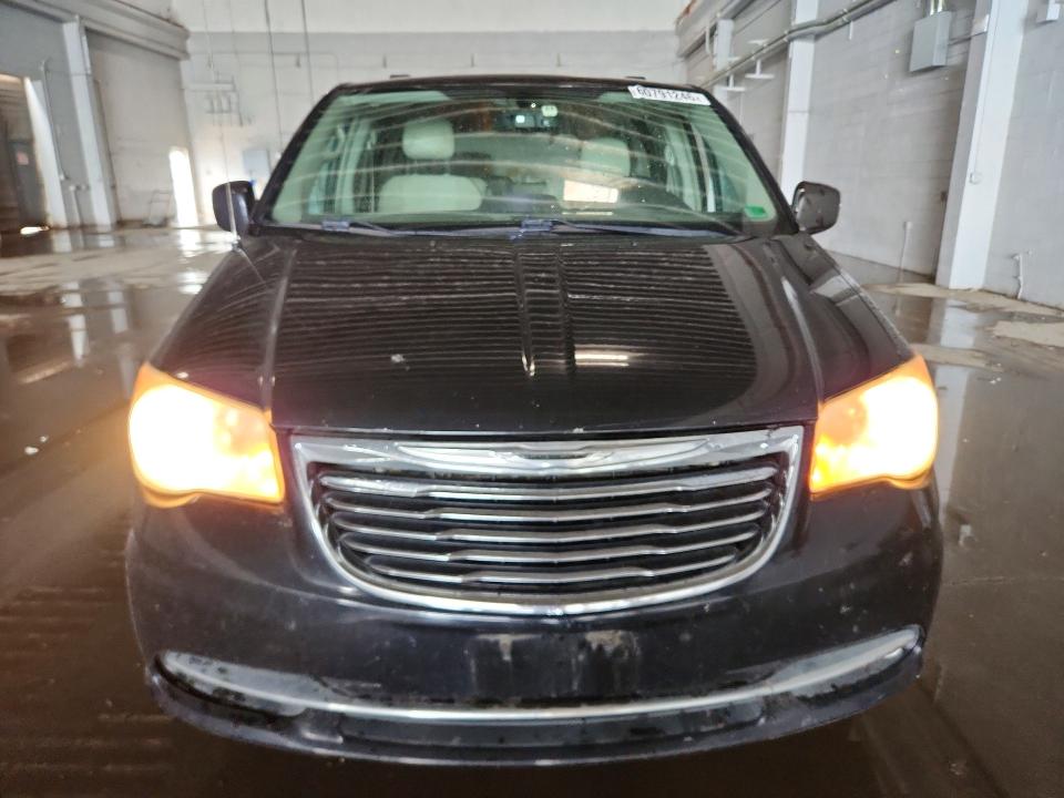 60791246 :رقم المزاد ، 2A4RR8DG9BR680258 vin ، 2011 Chrysler Town & Country مزاد بيع