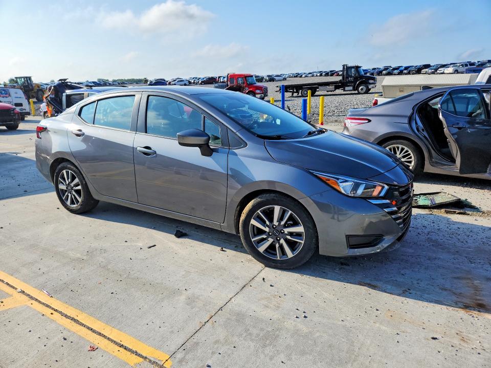 60467876 :رقم المزاد ، 3N1CN8EV1PL840208 vin ، 2023 Nissan Versa مزاد بيع