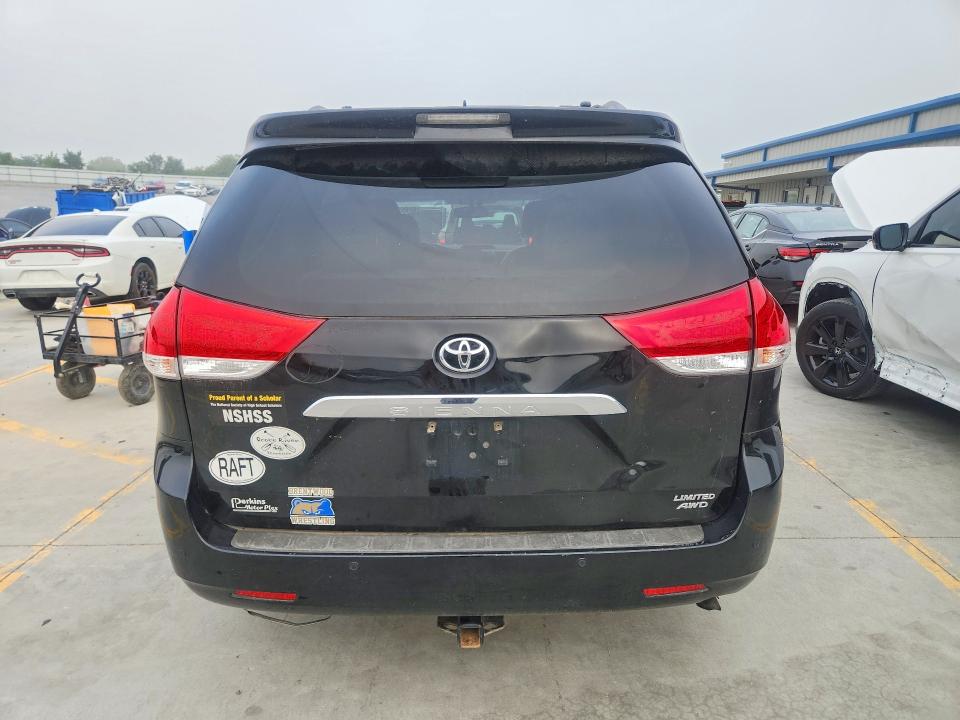 61862106 :رقم المزاد ، 5TDDK3DC6ES072021 vin ، 2014 Toyota Sienna مزاد بيع