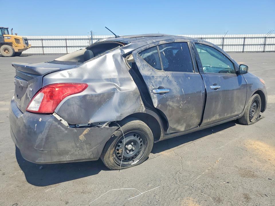 59393926 :رقم المزاد ، 3N1CN7AP4JL812931 vin ، 2018 Nissan Versa مزاد بيع