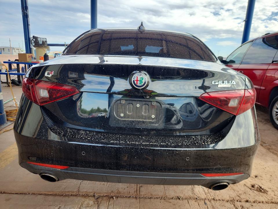 60656406 :رقم المزاد ، ZARFAEDN2J7570817 vin ، 2018 Alfa Romeo Giulia مزاد بيع