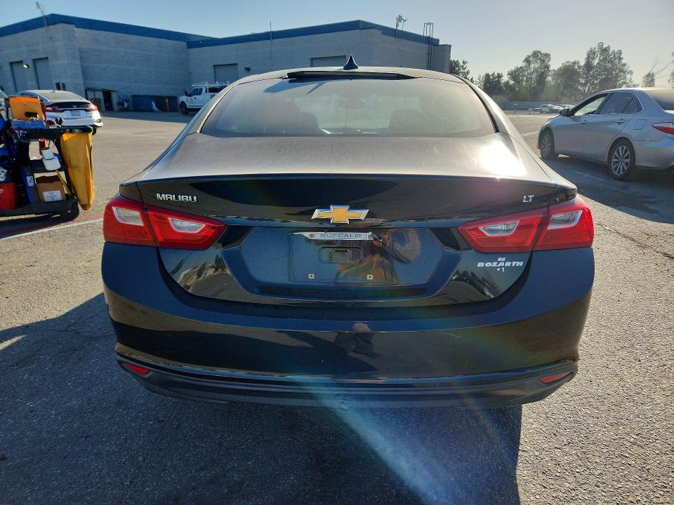 60552366 :رقم المزاد ، 1G1ZD5STXJF132514 vin ، 2018 Chevrolet Malibu مزاد بيع