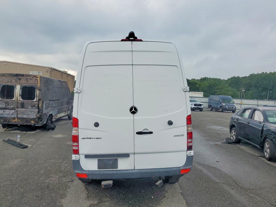 59670186 :رقم المزاد ، WD3PE7CD3HP567503 vin ، 2017 Mercedes-benz Sprinter مزاد بيع