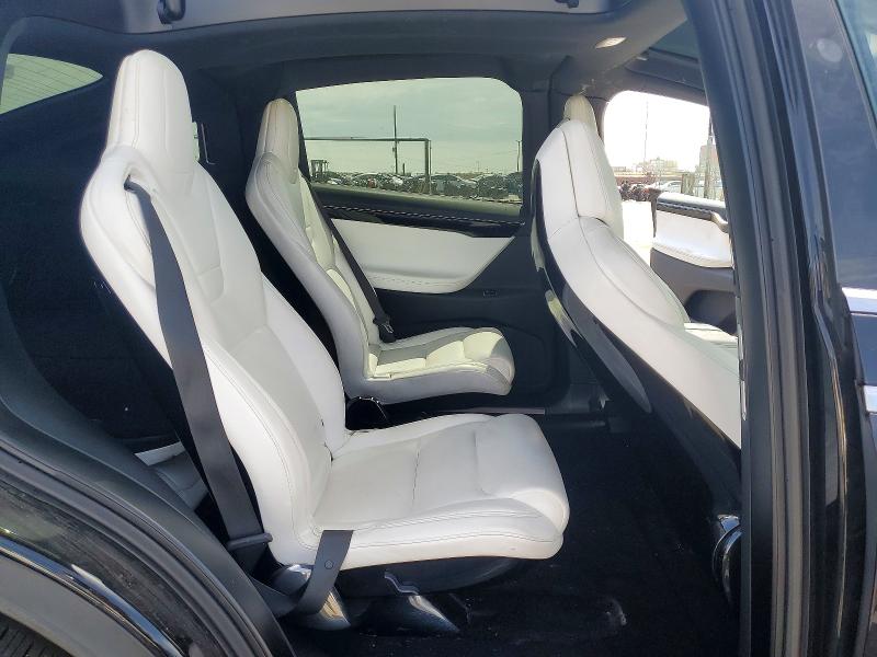 61681546 :رقم المزاد ، 5YJXCBE25GF027167 vin ، 2016 Tesla Model X مزاد بيع