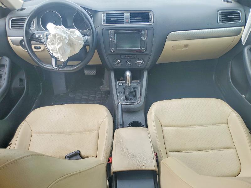 61318256 :رقم المزاد ، 3VWDB7AJ0JM259319 vin ، 2018 Volkswagen Jetta مزاد بيع
