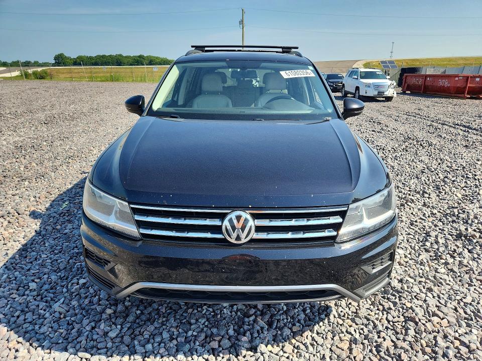 61080356 :رقم المزاد ، 3VV2B7AX5JM156817 vin ، 2018 Volkswagen Tiguan مزاد بيع