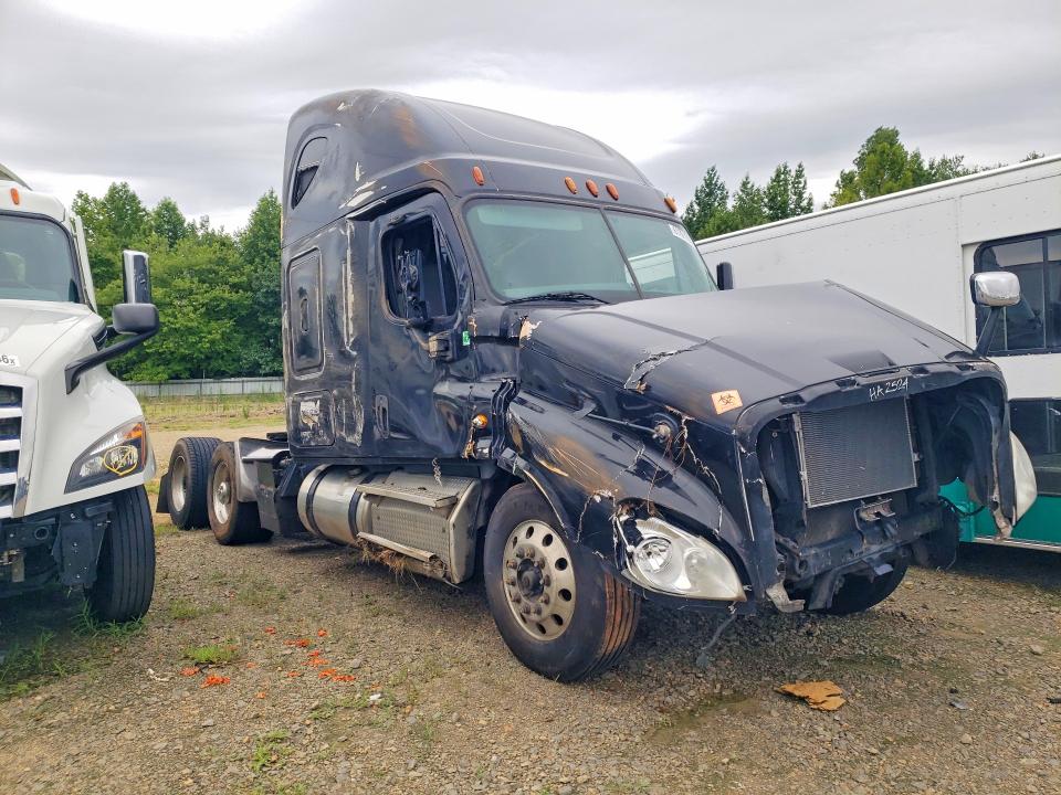 61701956 :رقم المزاد ، 1FUGGLDV1GLHA2524 vin ، 2016 Freightliner Cascadia 125 مزاد بيع