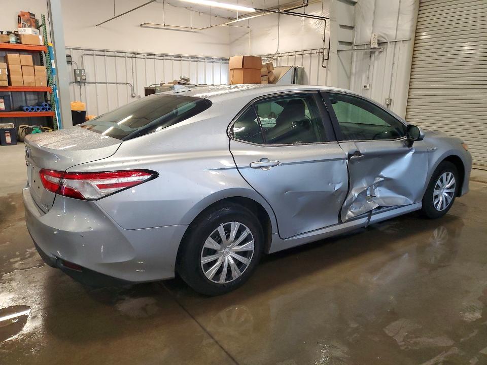 85632035 :رقم المزاد ، 4T1B31HK6KU517273 vin ، 2019 Toyota Camry مزاد بيع